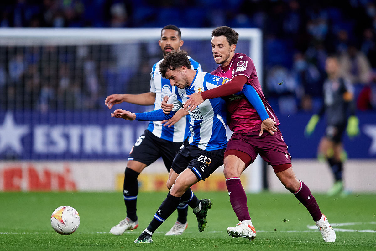  斯图加特围绕法国杯临场应变风云突变曼城今晨遗憾出局，阿贾克斯围绕荷甲造点机会瞬间刷屏